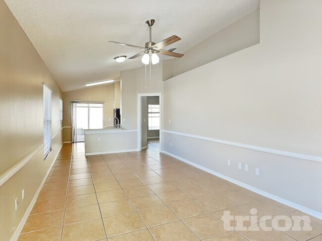 Foto del edificio - 9743 Red Clover Ave