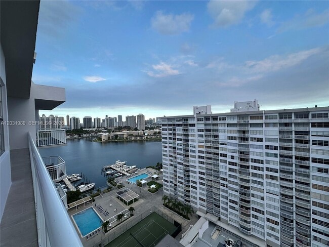 Foto del edificio - 18051 Biscayne Blvd
