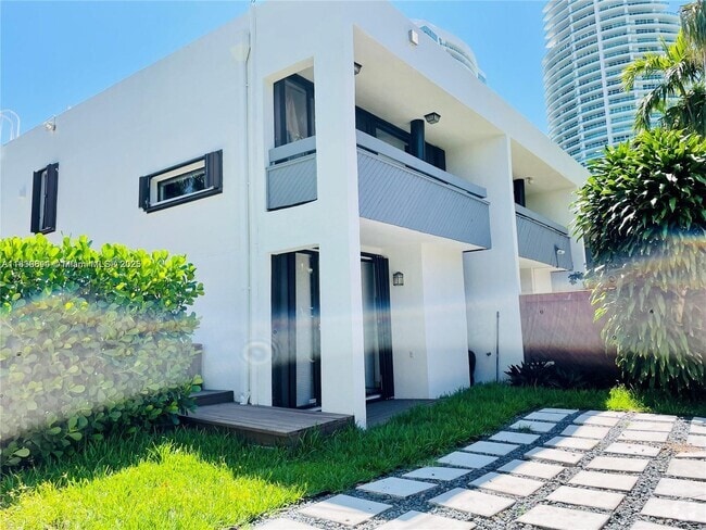 Building Photo - 2180 Brickell Ave
