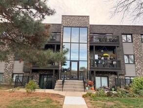 Building Photo - 1460 Stonebridge Cir