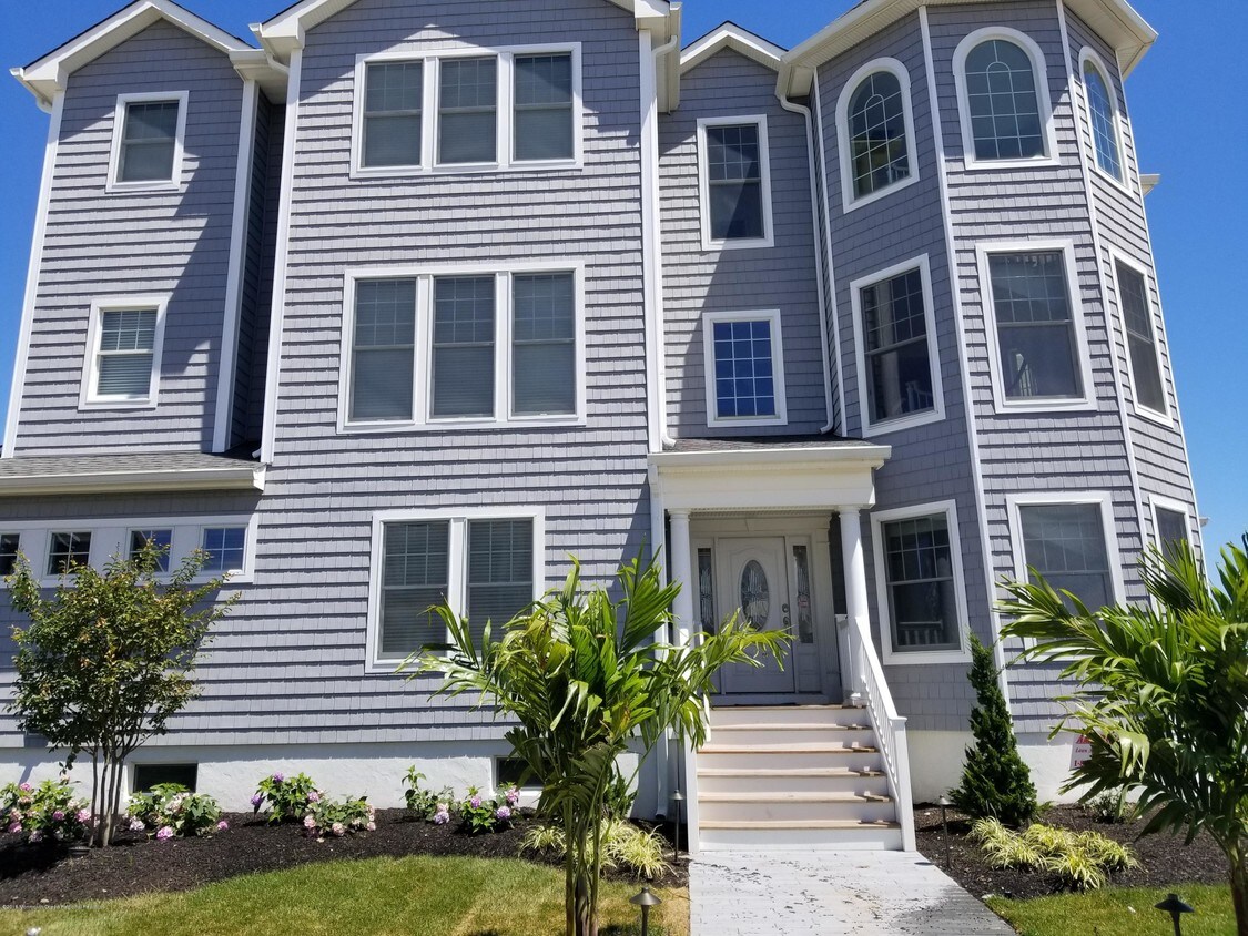 Primary Photo - 1206 Ocean Ave