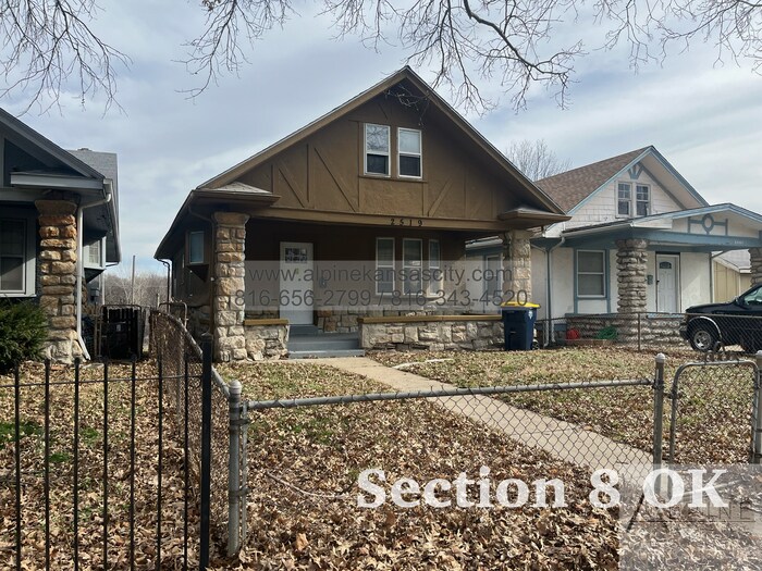 Primary Photo - Huge Bonus Room, Vouchers Accepted