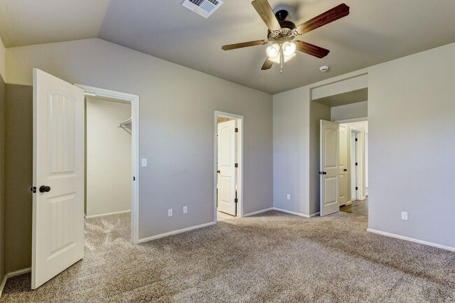 Building Photo - HOME AVAILABLE FOR LEASE