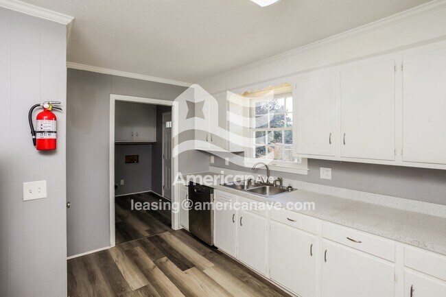 Building Photo - 1963 Blue Ridge Terrace