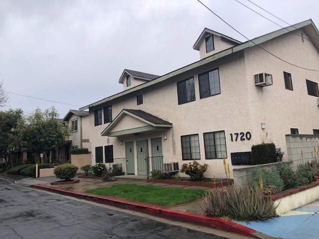 Front of building - 1720 Elliott Dr