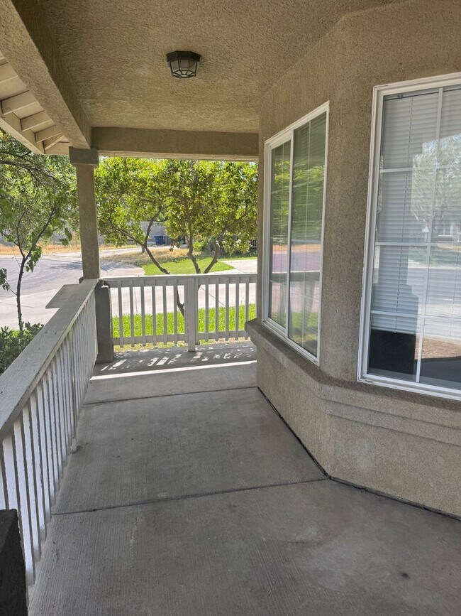 Foto del edificio - 4 bed 2 bath home in Merced