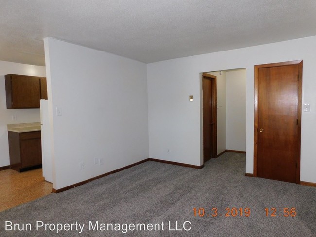 Building Photo - 2720 Holbrook Dr