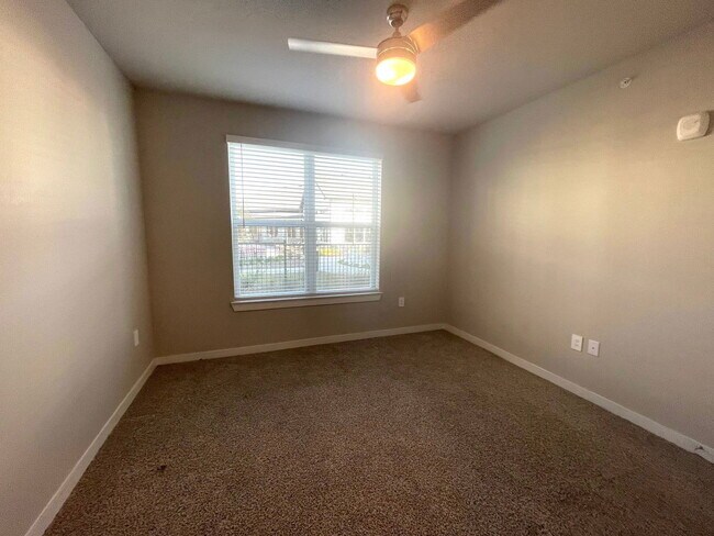 Foto del edificio - 3845 Frontier Pkwy