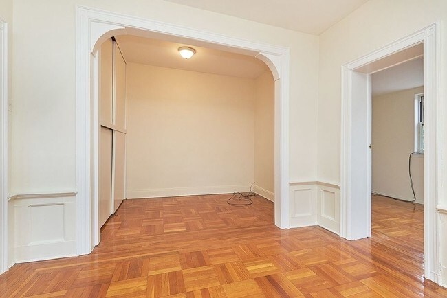 Building Photo - 502 Cortelyou Rd