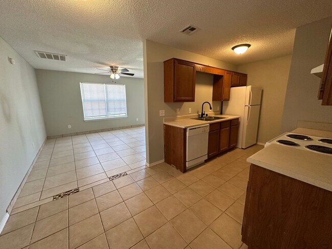 Building Photo - 3401 SW Landau Ct