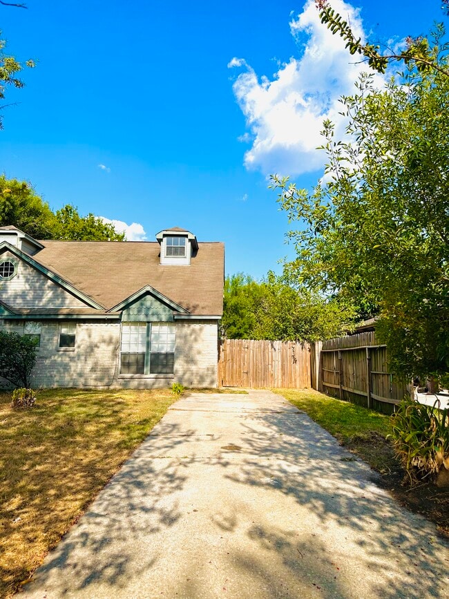 Building Photo - 11014 Longtom Ct