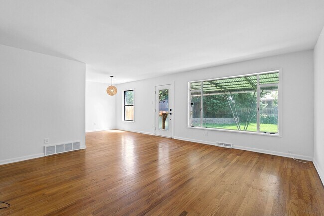 Building Photo - Beautiful Home in Southeast Denver