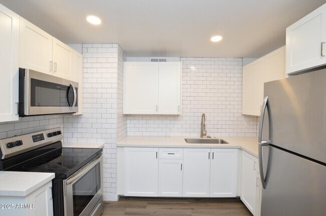 Foto del edificio - 1202 E Kaler Dr