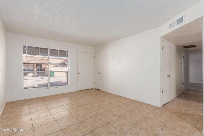 Foto del edificio - 615 N Arrowhead Dr