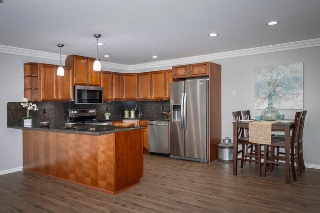 Building Photo - 2200 Dolphin Ln