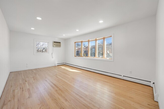 Foto del edificio - 715 Chase Ave