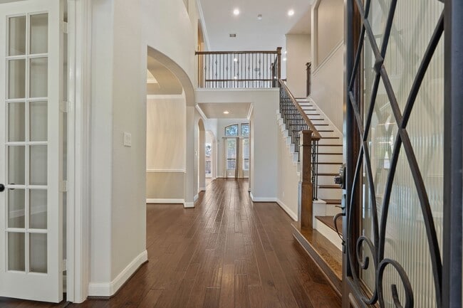 Foto del edificio - 166 Lindenberry Cir