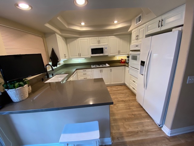 Kitchen w/ Quartz Counters - 12505 El Camino Real