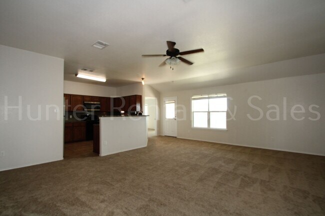 Building Photo - Spacious 4 bedroom in Goodnight Ranch