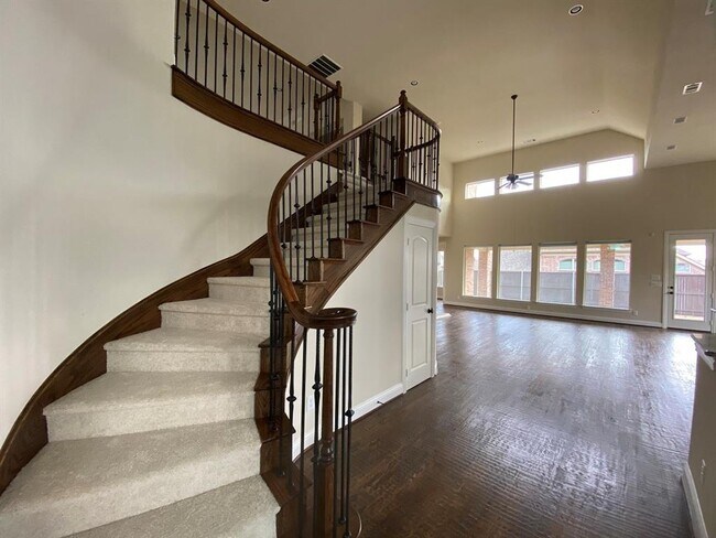 Building Photo - 971 Holt Ln