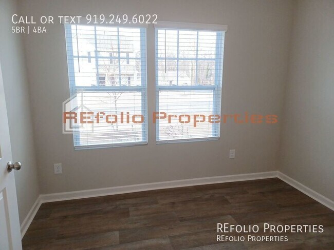 Foto del edificio - Stunning 5 Bedroom Home with Guest Suite a...