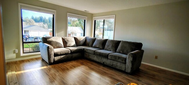 Foto del edificio - 3075 NW Manzanita Pl