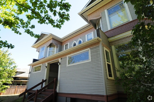 Building Photo - Camdon - 1 Bedroom - Central District - Vintage Charm