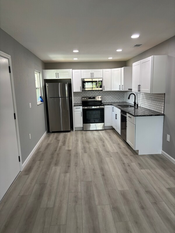 Foto del edificio - 460 Base Ave E