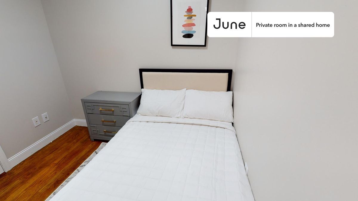 Primary Photo - Private bedroom in 4 bed/1 bath Home