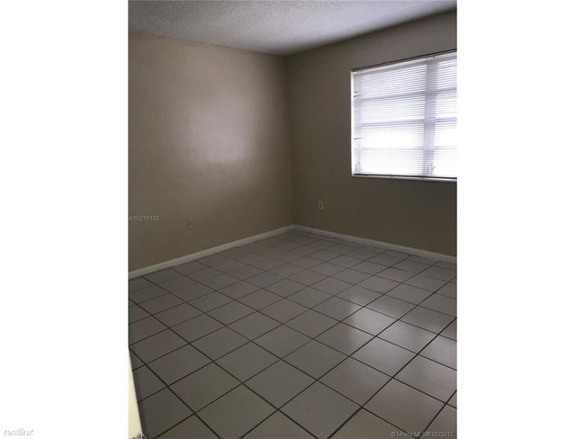 Building Photo - 6530 Lake Patricia Dr