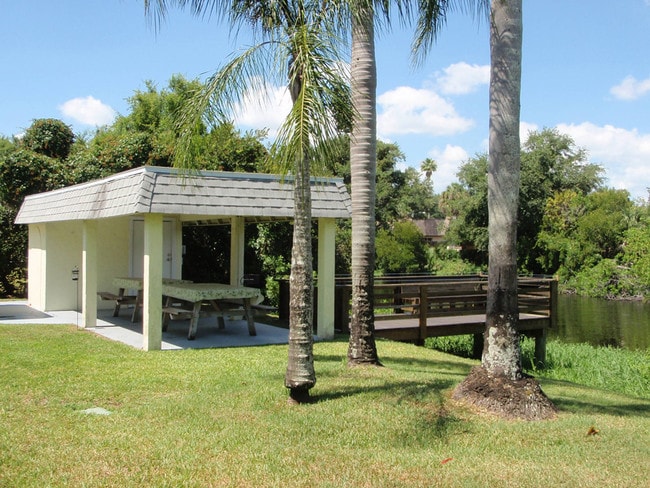 Building Photo - 3305 Camelot Dr
