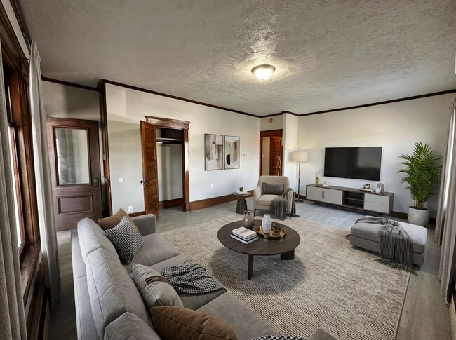 Foto del edificio - Remodeled 2BR in Kingston | Central A/C + In-Unit W/D + Parking | Pet Friendly