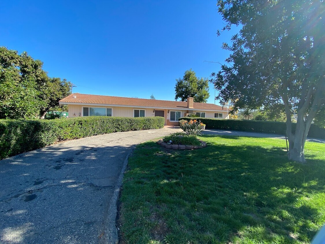 Primary Photo - 30459 Rolling Hills Dr