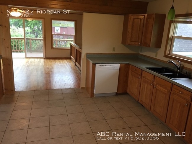 Building Photo - Beautiful Elcho Home