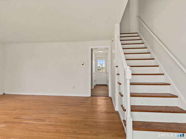 Foto del edificio - 108 Kenwood Ave
