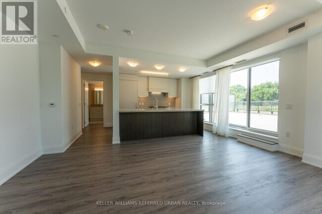Photo du bâtiment - 1700-1700 Avenue Rd