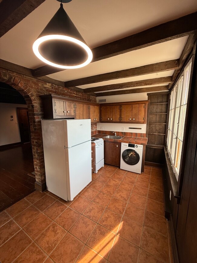 Building Photo - 115 S Patrick St