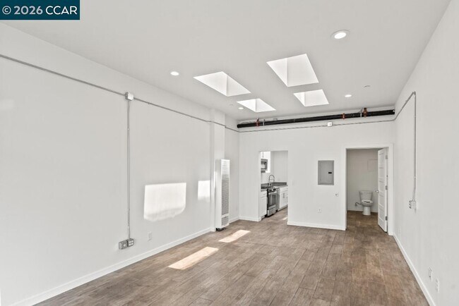 Foto del edificio - 646 Hegenberger Rd