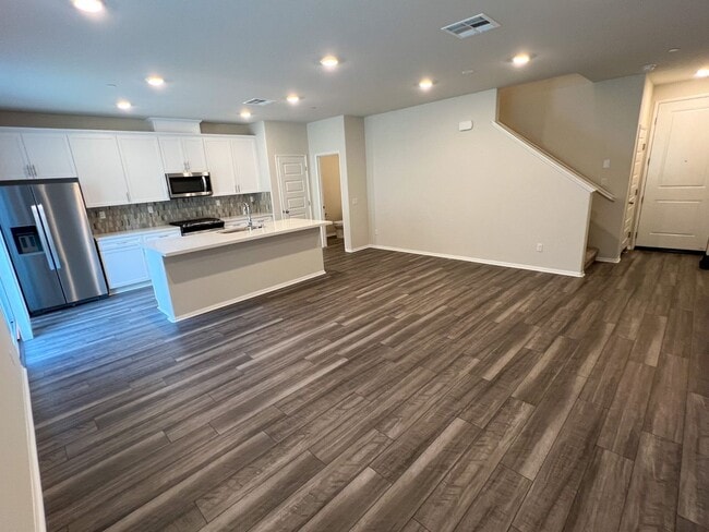 Foto del edificio - Brand new Condo with SOLAR for LEASE in Te...