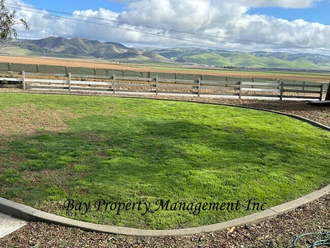 Building Photo - Lovely country home outside of Gonzales