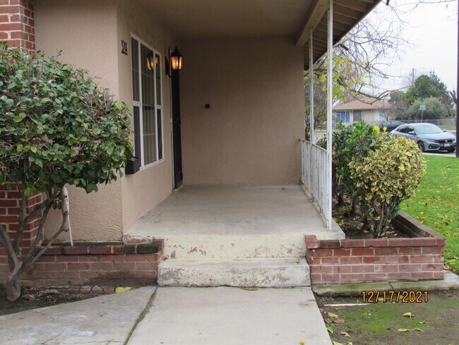 Foto del edificio - 3214 E Harvard Ave