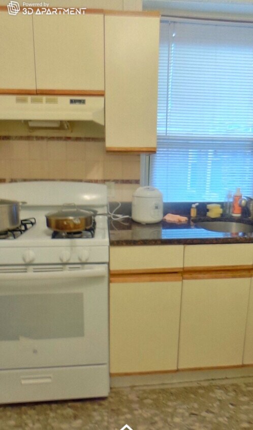 Building Photo - 79 Linden St