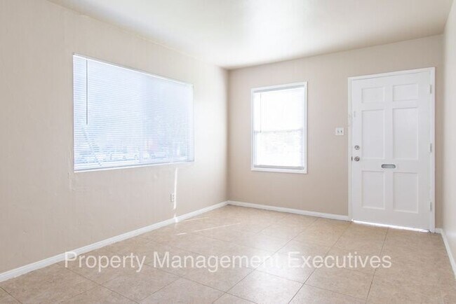 Building Photo - Affordable 1 Bedroom, 1 Bath Duplex