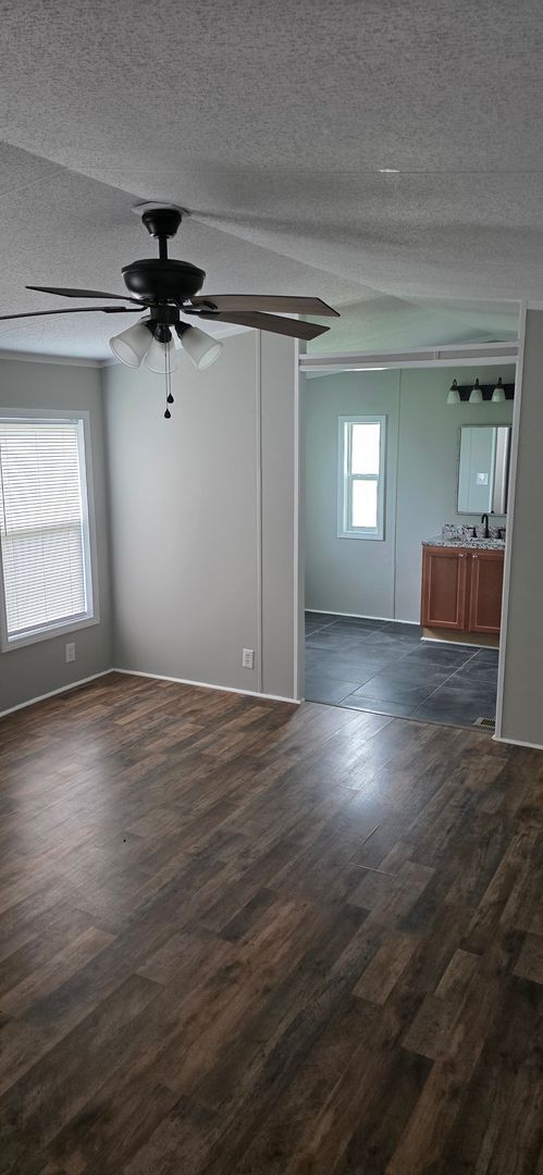 Foto del edificio - 3 Bed, 2 Bath Single Family