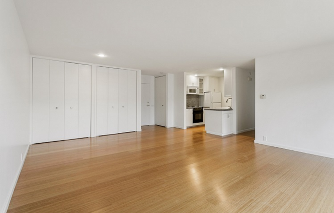 Foto del edificio - Beautiful Waterfront Condo in Kirkland - A...