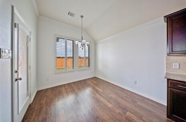 Foto del edificio - 3306 Benbrook Springs Ln