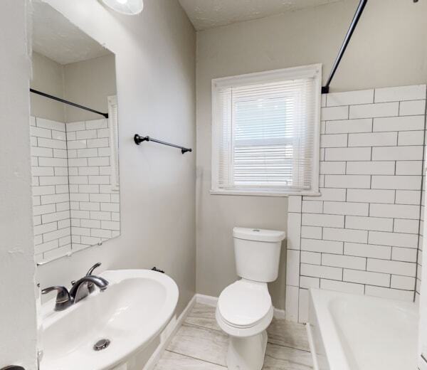Building Photo - 323 S 41st St