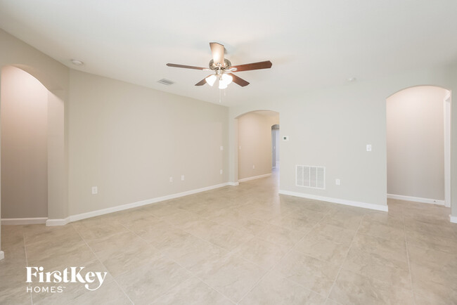 Building Photo - 517 Earhart Dr