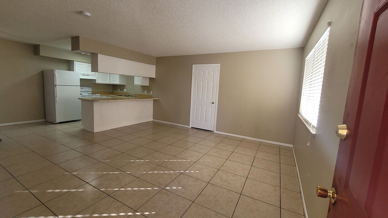 Foto principal - 2213 N Jones Blvd