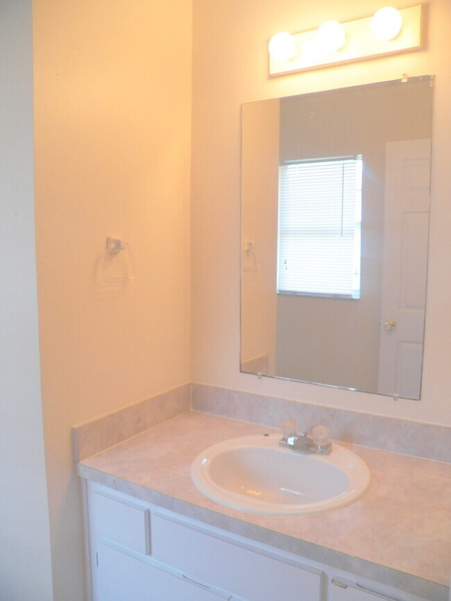 Foto del edificio - Great 3/2 Home W/ Fenced Yard